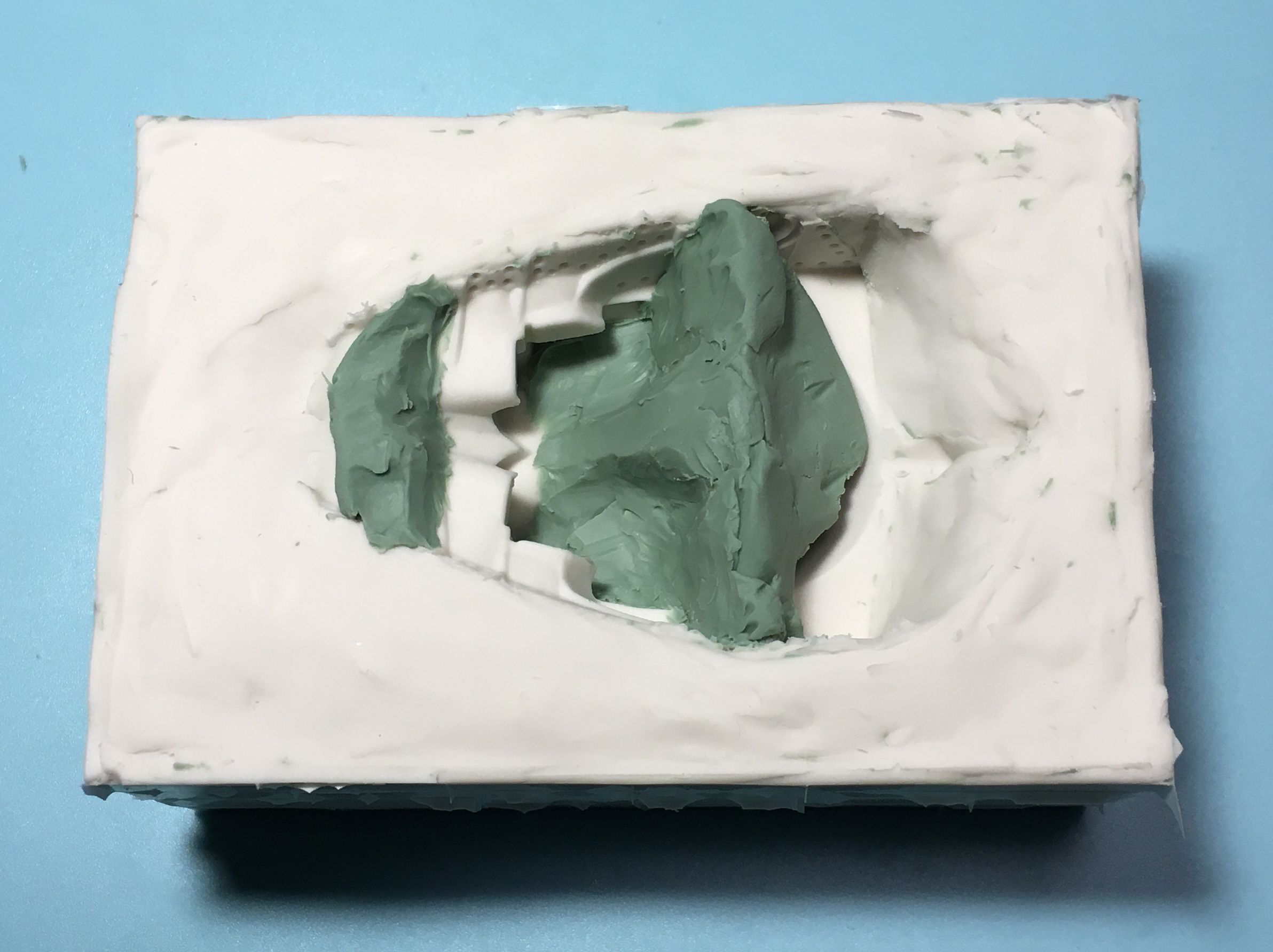 粘土でガイドを作る